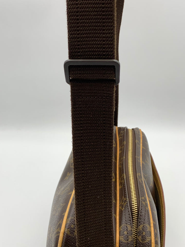 Louis Vuitton Monogram Reporters Bag